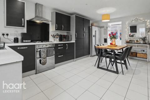 Onyx Crescent, Leicester
