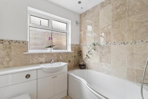 4 bedroom semi-detached bungalow to rent, Links Way, Croxley WD3