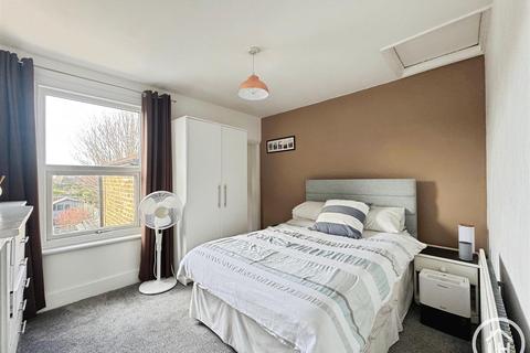 3 bedroom terraced house for sale, Station Road, Gillingham ME8