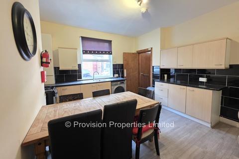 3 bedroom terraced house to rent, Branksome Place, Hyde Park LS6