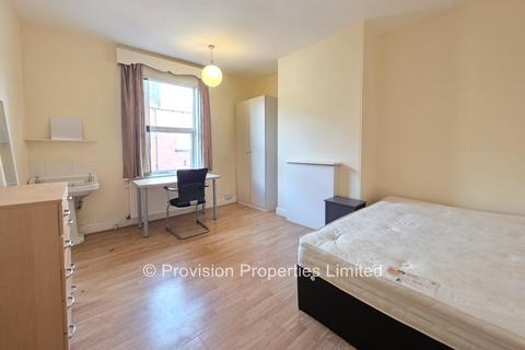 3 bedroom terraced house to rent, Branksome Place, Hyde Park LS6