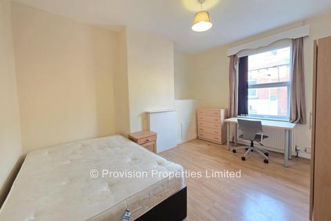 3 bedroom terraced house to rent, Branksome Place, Hyde Park LS6