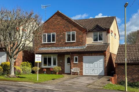 4 bedroom detached house for sale, Orchard Close, Alresford