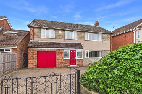 5 bedroom detached house for sale, Central Kenn Road location close to amenities