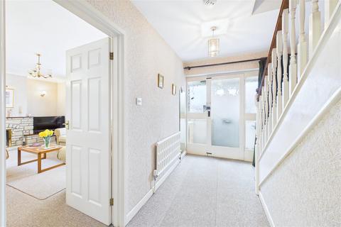 5 bedroom detached house for sale, Central Kenn Road location close to amenities