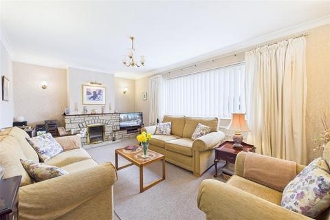 5 bedroom detached house for sale, Central Kenn Road location close to amenities