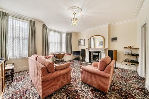 2 bedroom flat for sale, Tournay Road, London, SW6