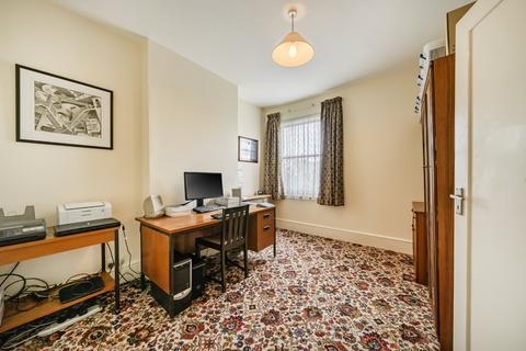 2 bedroom flat for sale, Tournay Road, London, SW6
