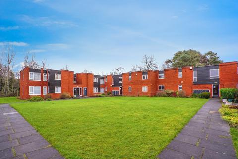 2 bedroom ground floor flat for sale, Blackmoor Court, Leeds