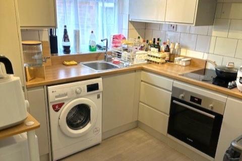 2 bedroom ground floor flat for sale, Blackmoor Court, Leeds