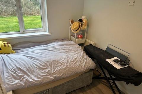 2 bedroom ground floor flat for sale, Blackmoor Court, Leeds