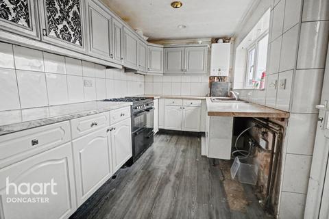 3 bedroom terraced house for sale, Station Road, Arksey, Doncaster