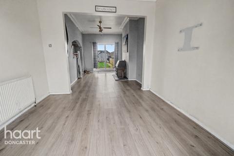 3 bedroom terraced house for sale, Station Road, Arksey, Doncaster