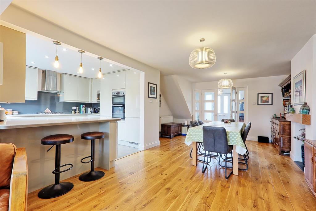 IMG 1648 49 50 easy HDR-interior3.jpg