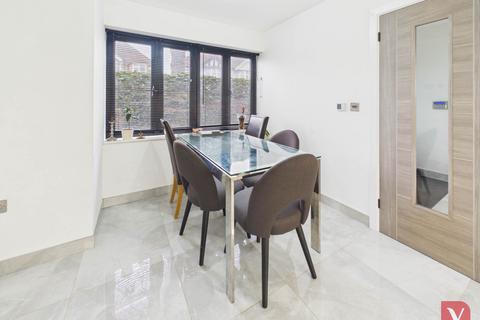 undefined, Compton Avenue, Luton LU4