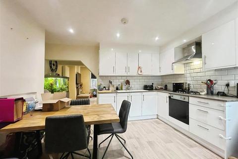 2 bedroom terraced house for sale, Badshot Lea Road, Farnham
