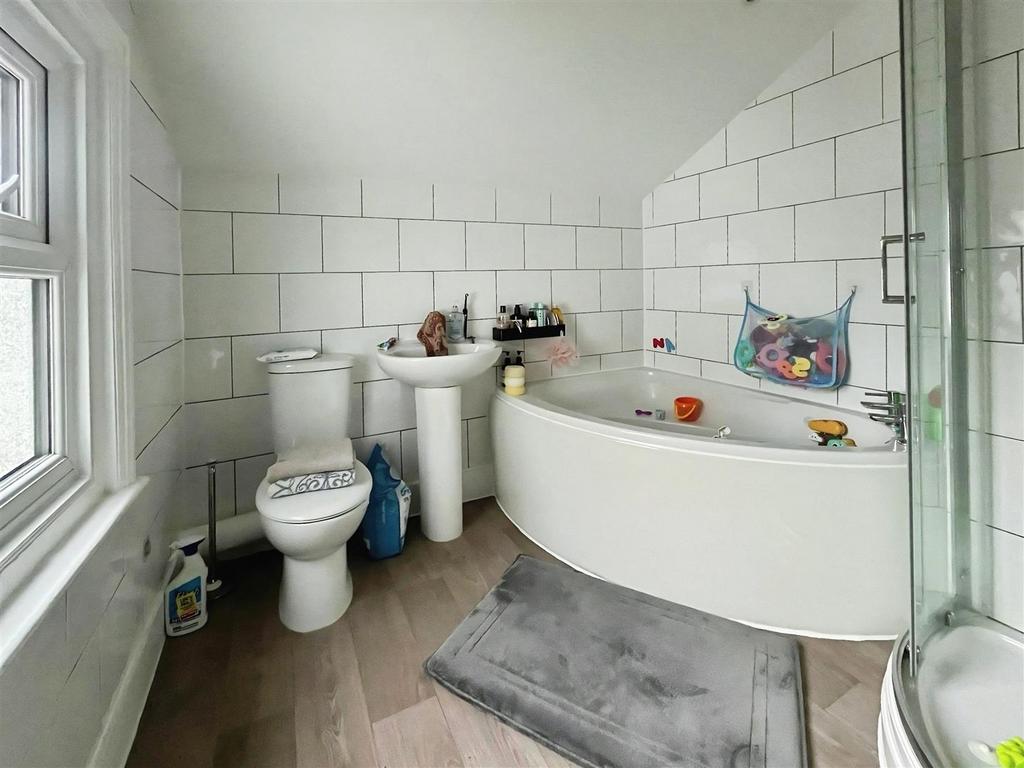 Ensuite.jpeg