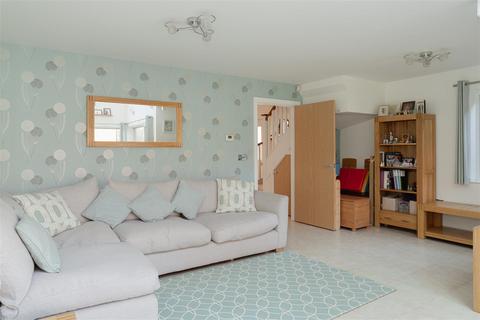 4 bedroom semi-detached house for sale, Holmesdale Avenue, Redhill