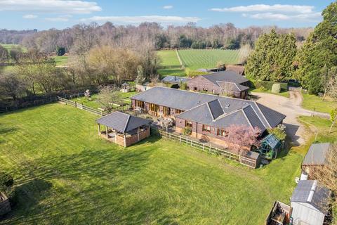 4 bedroom property for sale - Dropmore Road, Burnham, SL1