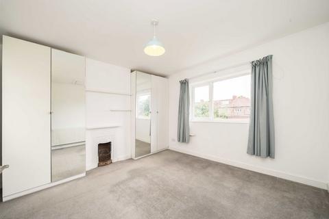 3 bedroom house to rent, Canada Road, London W3