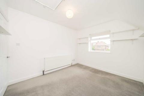 3 bedroom house to rent, Canada Road, London W3