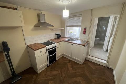 2 bedroom terraced house to rent, Albert Street, Cowes, Isle Of Wight, PO31