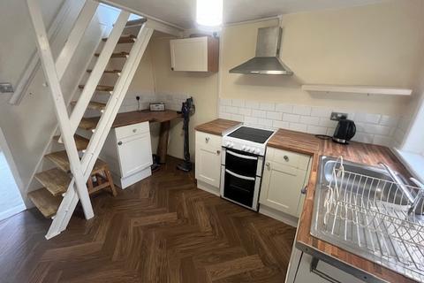 2 bedroom terraced house to rent, Albert Street, Cowes, Isle Of Wight, PO31