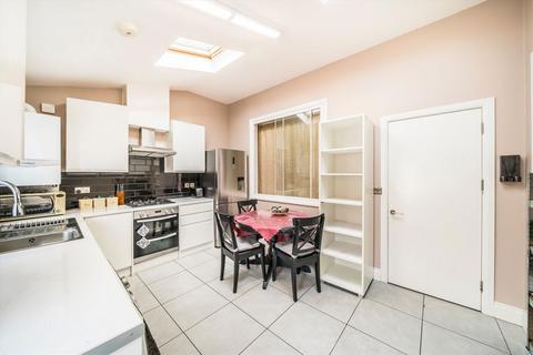 4 bedroom house to rent, Franklyn Road, London NW10
