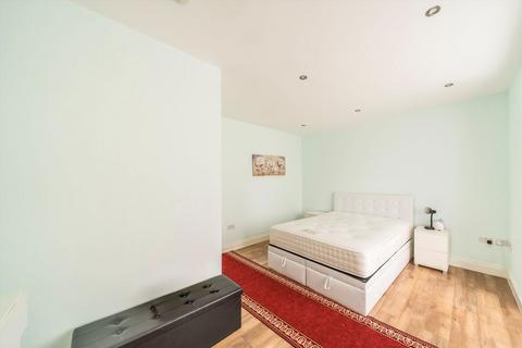 4 bedroom house to rent, Franklyn Road, London NW10