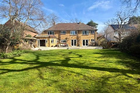 undefined, Pine Avenue, CAMBERLEY GU15
