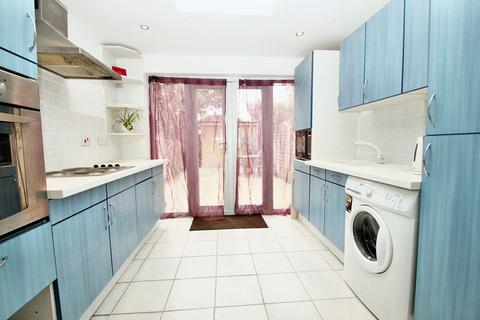 3 bedroom terraced house to rent, Ivanhoe Close, Uxbridge, UB8