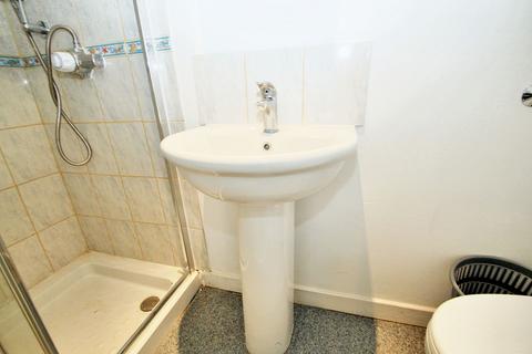 3 bedroom terraced house to rent, Ivanhoe Close, Uxbridge, UB8