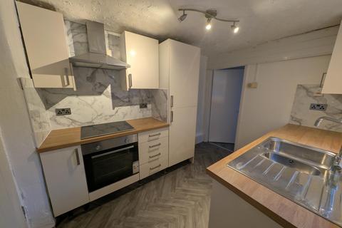 2 bedroom apartment to rent, Claremont South Avenue, Gateshead, NE8