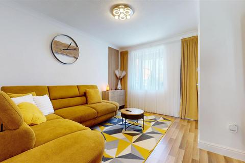 3 bedroom detached house for sale, Tredington Grove, Milton Keynes MK7