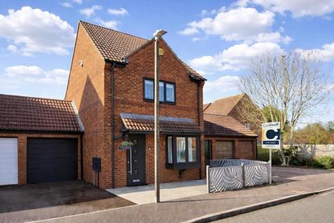3 bedroom detached house for sale, Tredington Grove, Milton Keynes MK7