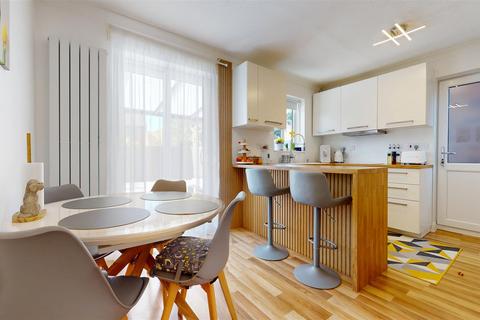 3 bedroom detached house for sale, Tredington Grove, Milton Keynes MK7