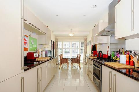 undefined, Romans Close, Surrey GU1