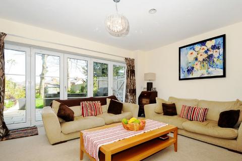 undefined, Romans Close, Surrey GU1