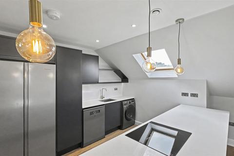 2 bedroom apartment for sale, London Road, Ascot