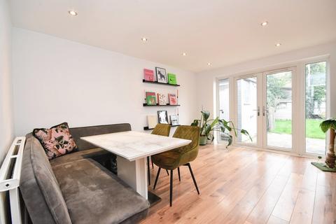3 bedroom terraced house for sale, Meadgate Avenue, Great Baddow, Chelmsford