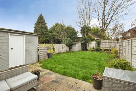 3 bedroom terraced house for sale, Meadgate Avenue, Great Baddow, Chelmsford
