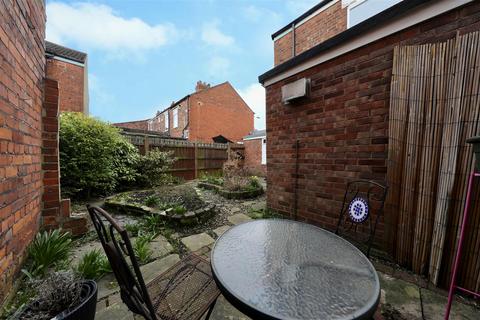 2 bedroom end of terrace house for sale, Perth Street, Hull