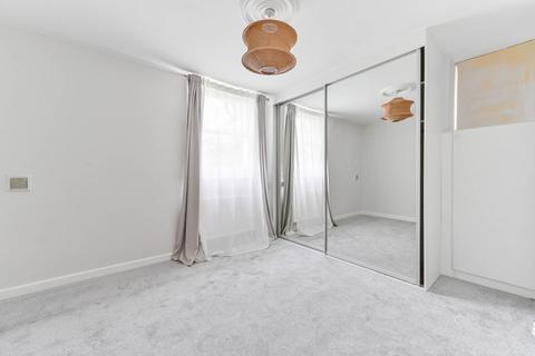 2 bedroom flat to rent, Bramley Hill, South Croydon, CR2