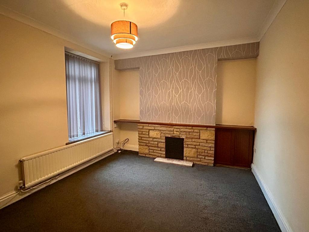 3 bed terraced house to rent Mayfield Street, Por