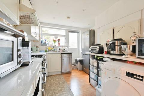 2 bedroom flat for sale, Forest Walk, Bushey, WD23