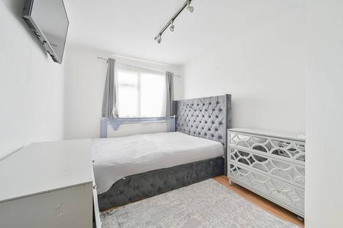 2 bedroom flat for sale, Forest Walk, Bushey, WD23