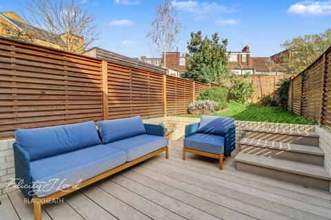 3 bedroom townhouse to rent, Borland Road, London