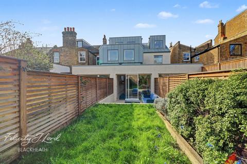 3 bedroom townhouse to rent, Borland Road, London