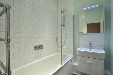 2 bedroom flat to rent, Queens Gate, South Kensington, London, SW7