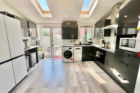 4 bedroom terraced house for sale - Kilcoby Avenue, Swinton, M27